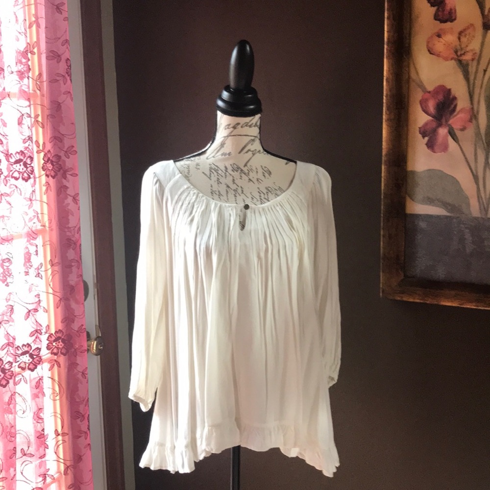 Ruffled 3/4 sleeve top